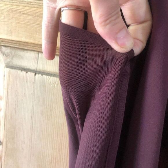 Athleta XXS Wine Colored Vitality Stash Pocket 7/8 Leggings - Picture 3 of 10